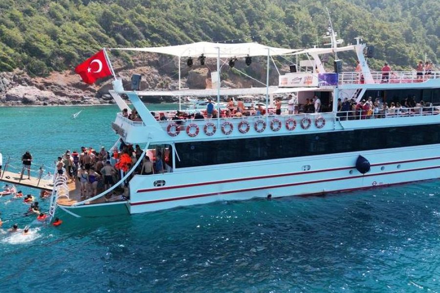 Alanya Boat Trip w/Unlimited Drinks & Lunch (Free Hotel Transfer)
